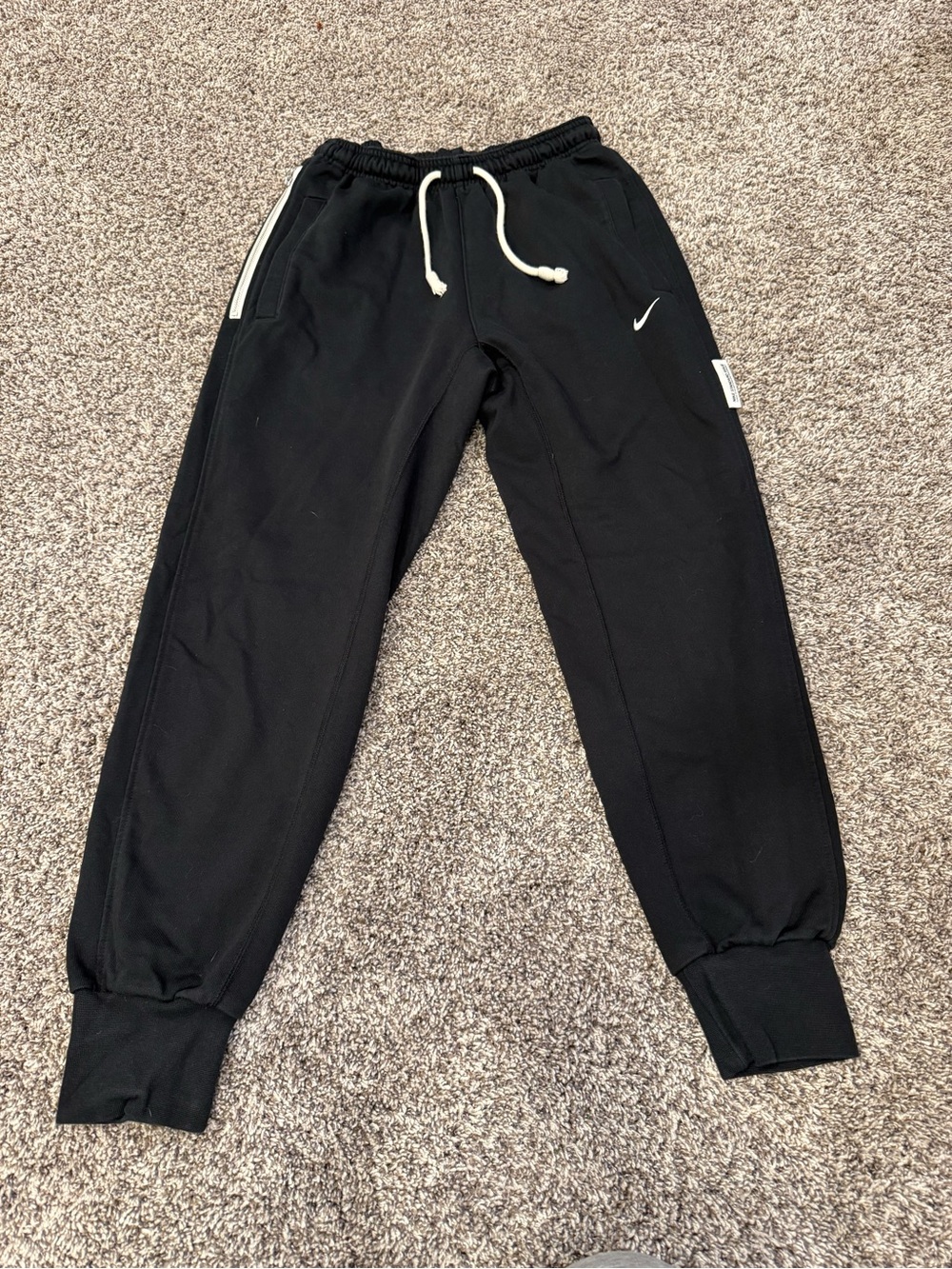 Nike Standard Issue Men’s Small Black Dri-FIT Basketball Jogger Pants